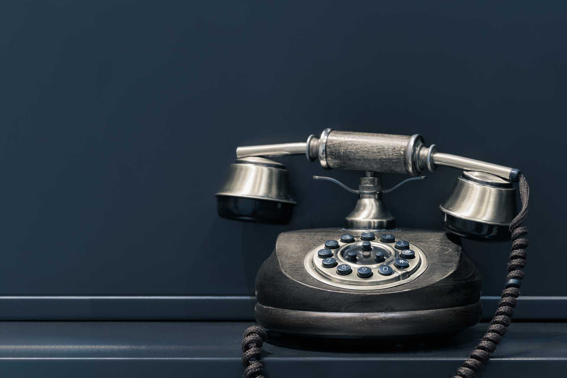 Telefonapparat / unsplash.com / Pawel Czerwinski